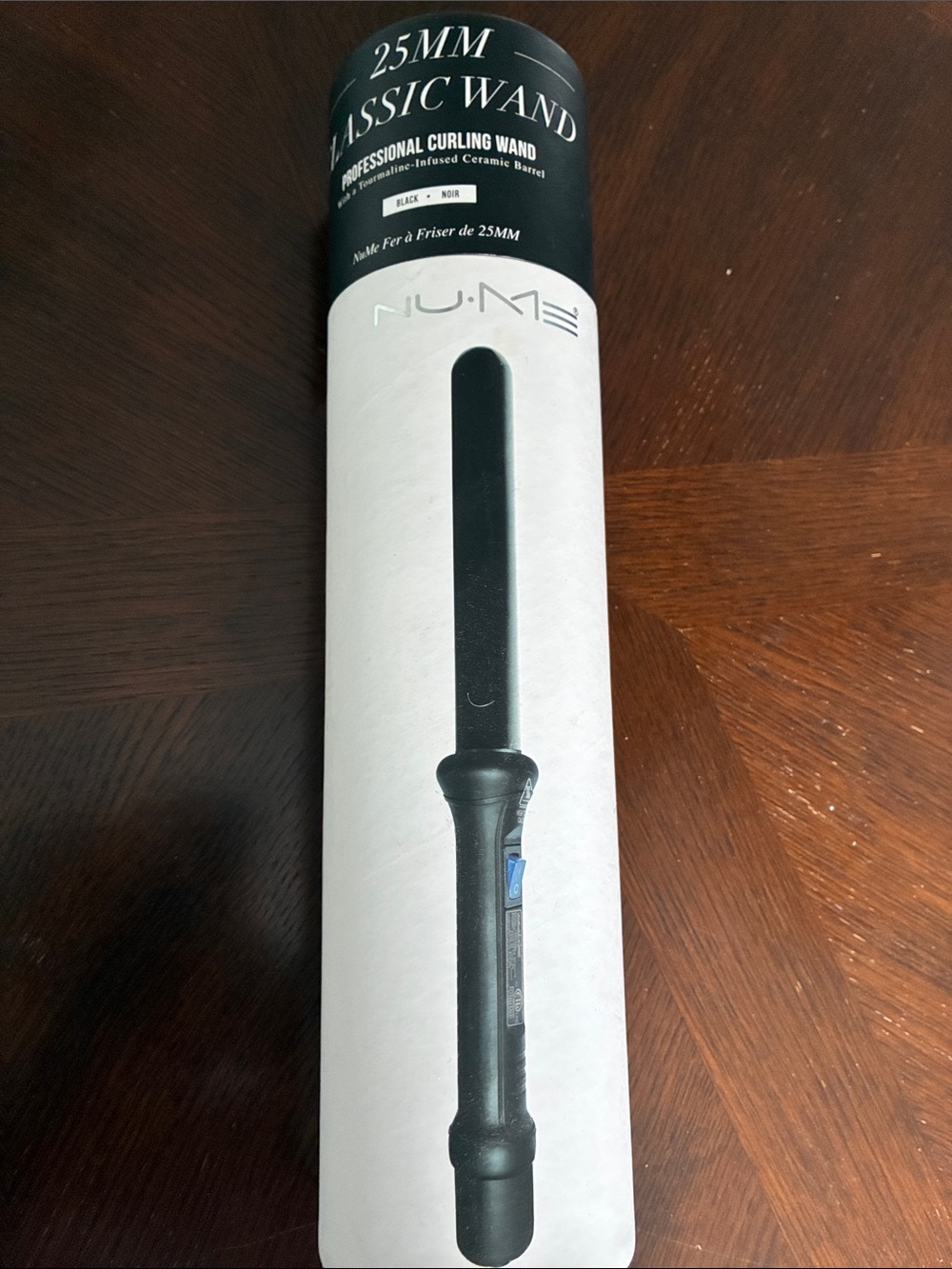 NuMe 25mm Classic Curling Wand in Black with glove